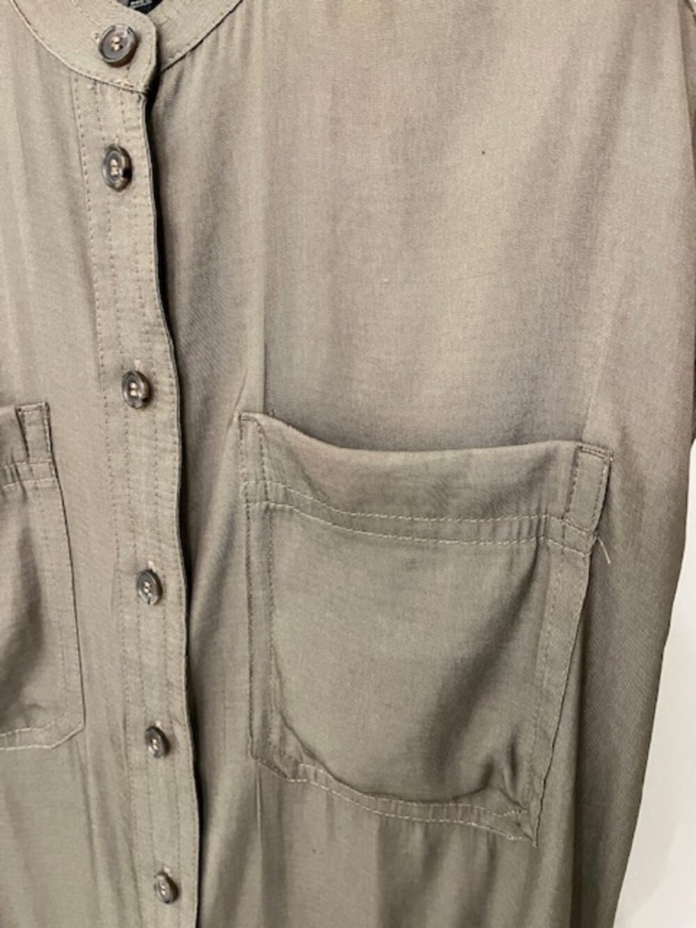 Banana Republic Button Front Top - Picture 3 of 5
